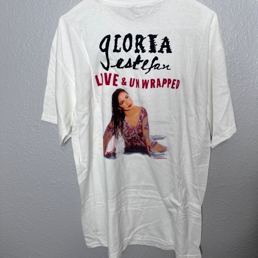 Vintage Concert Tee with  Gloria‎ Estefan oon front   Large  graphic tee